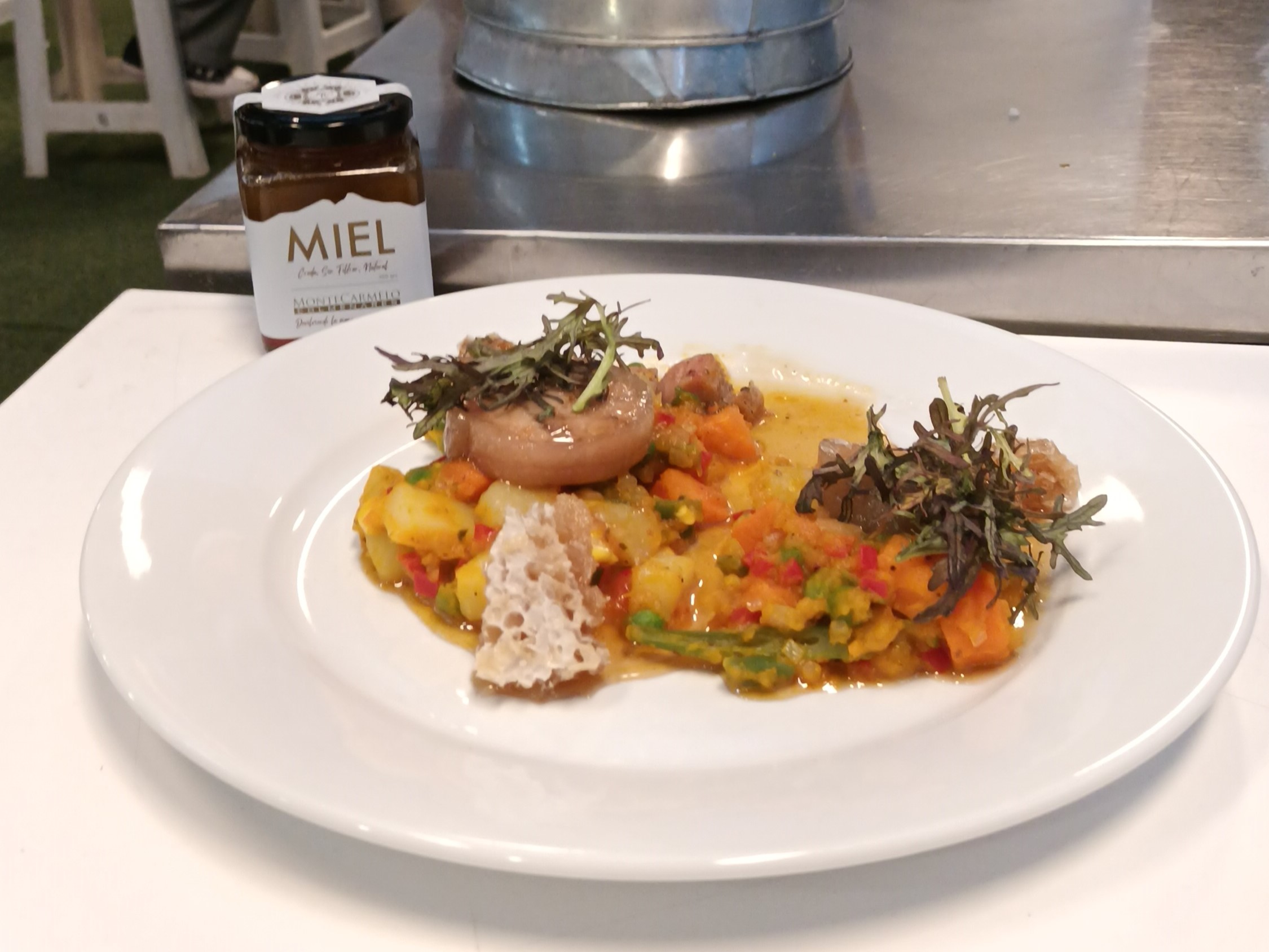 Seminario sobre cocina chilena tuvo a la miel como protagonista