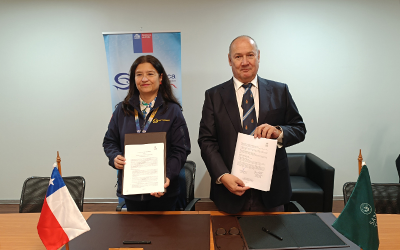 Universidad Santo Tomás y Sernapesca firman convenio para fortalecer la formación e investigación de la fauna marina