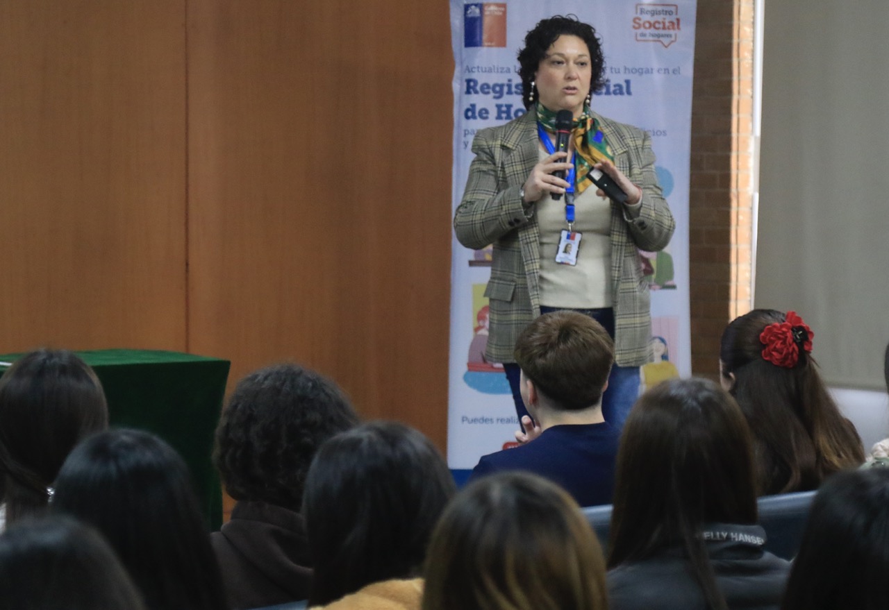 Clase magistral sobre Registro Social de Hogares inaugura año académico en Servicio Social del IP Santo Tomás Talca