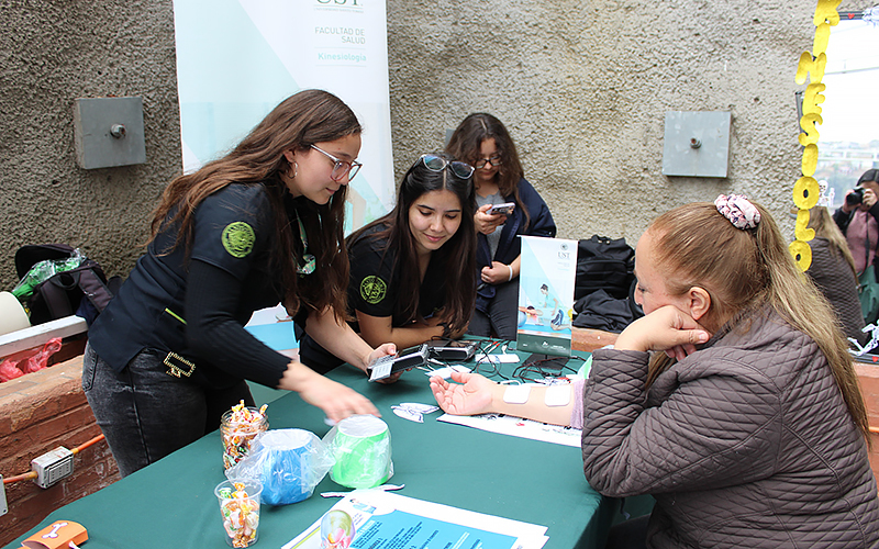 Comunidad estudiantil de Santo Tomás Viña del Mar disfruta de una nueva versión de la Feria Preventiva de Salud Biopsicosocial