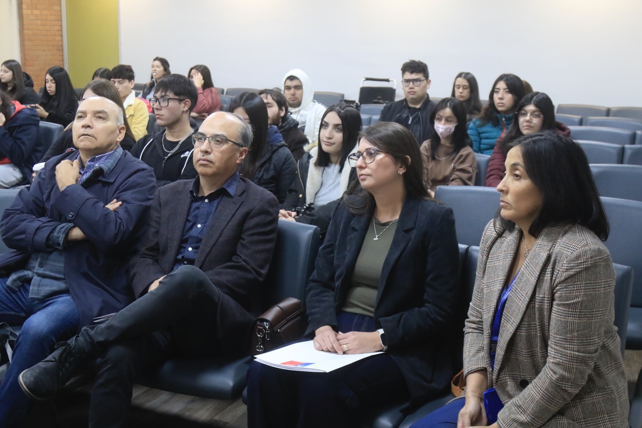 Santo Tomás Talca se une por la inclusión y la no discriminación en charla sobre Derechos Humanos