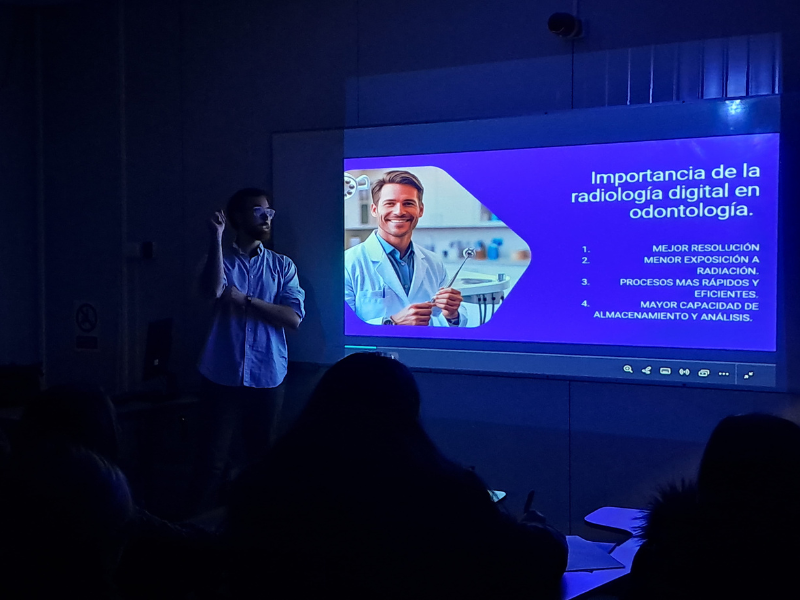 Tituladas de Técnico en Odontología vuelven a sede para taller de actualización en imagenología
