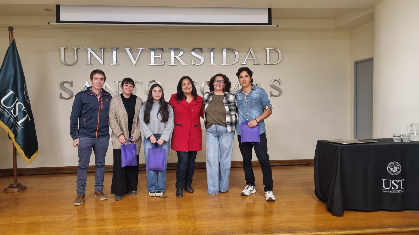 Estudiantes de Biotecnología comparten experiencias en congresos y pasantías científicas en Seminario "Experiencias que transforman"