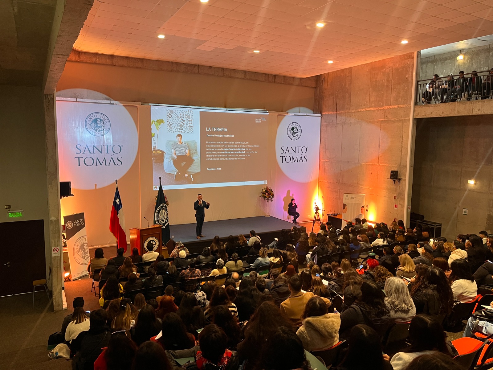 Cientos de estudiantes y profesionales se sumaron a la conmemoración de los 100 años de Trabajo Social en Chile