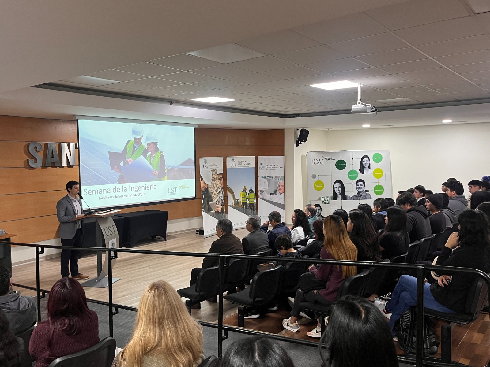 Con charlas de expertos regionales celebran el día de la Ingeniería en Santo Tomás La Serena