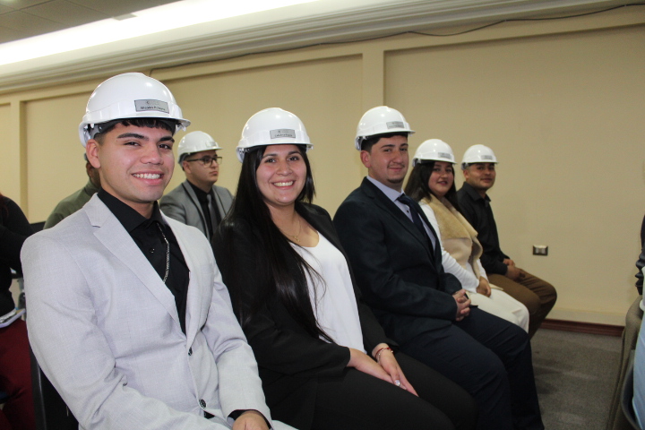 Presencia femenina crece en la construcción: 40% de los futuros técnicos de Santo Tomás Chillán son mujeres