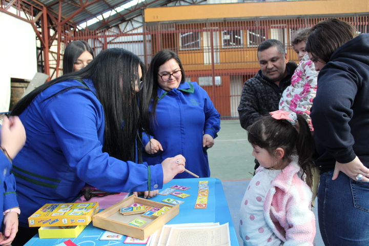 Niños y niñas de Vicente Pérez Rosales participaron en jornada de lectoescritura impulsada por Santo Tomás
