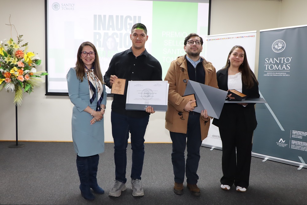 Santo Tomás Osorno realizó reconocimiento a Alumnos Sello 2025