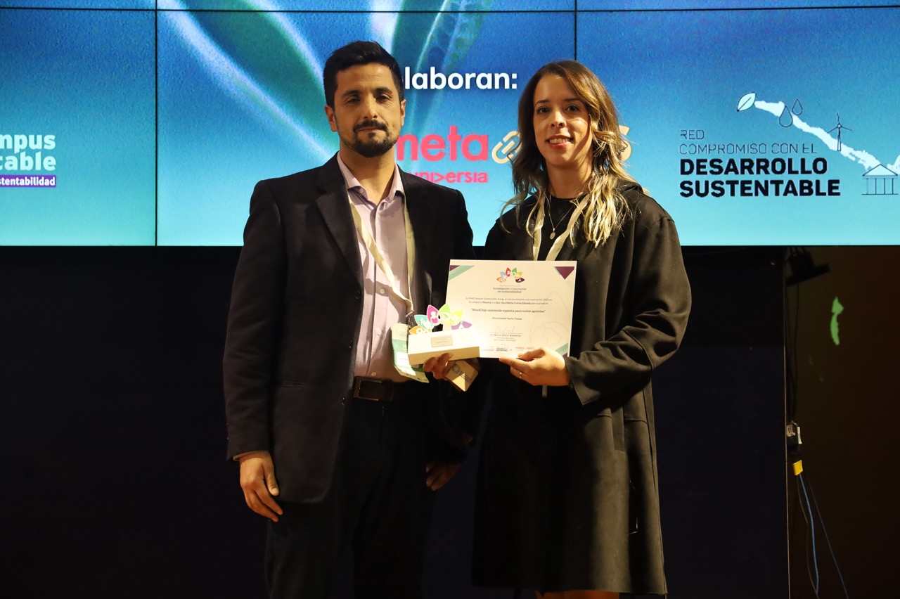 Reconocen a investigadora de la UST Talca por su aporte a la sustentabilidad agrícola en RIIS 2025