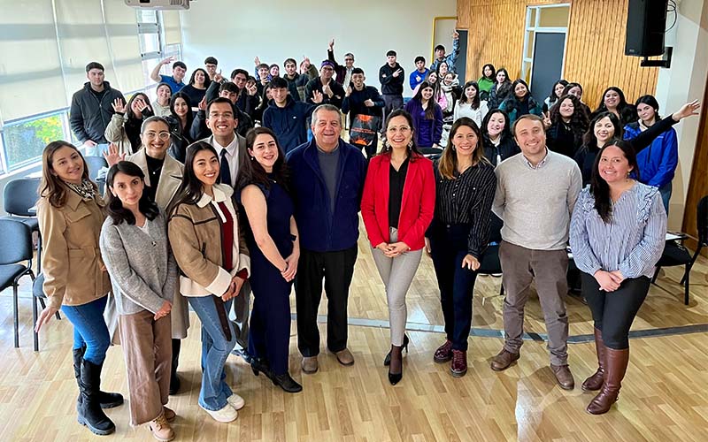 Experto en Jornada de Nutrición y Dietética UST Puerto Montt recomienda el consumo diario de lácteos