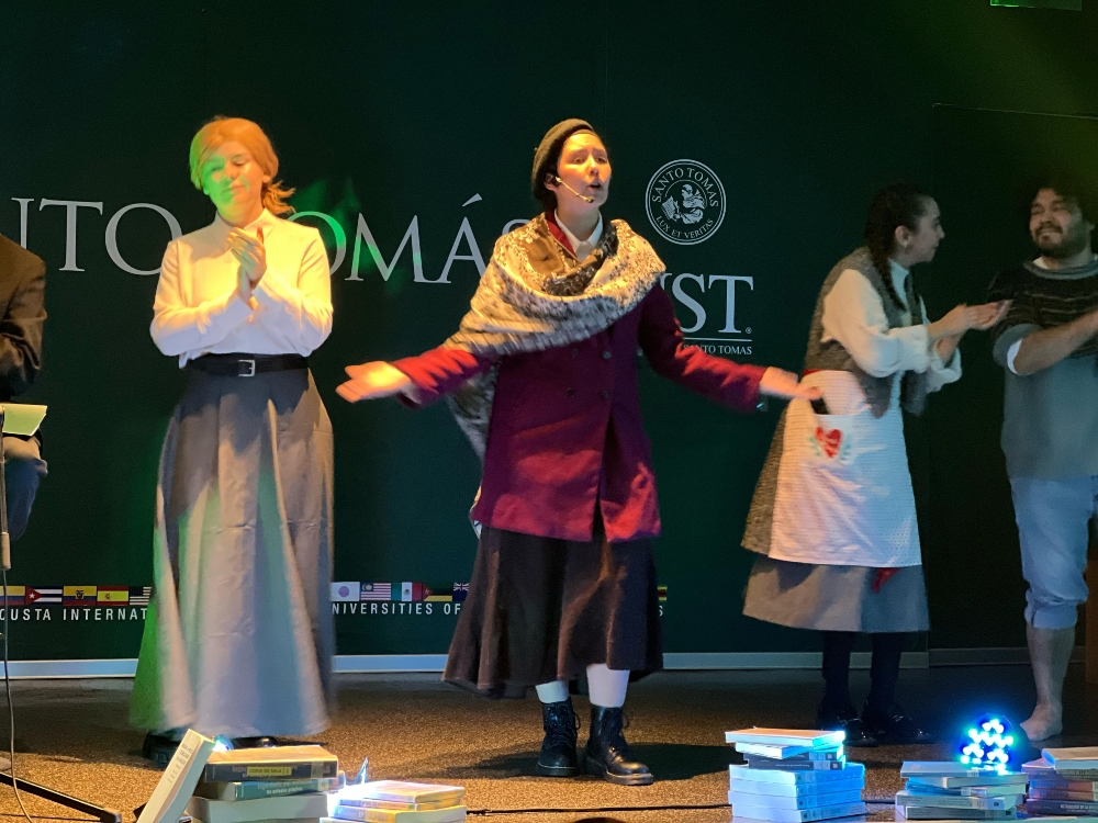 Comunidad tomasina lanza Tema Sello 2025 con Gabriela Mistral como figura central y celebración del Día del Libro