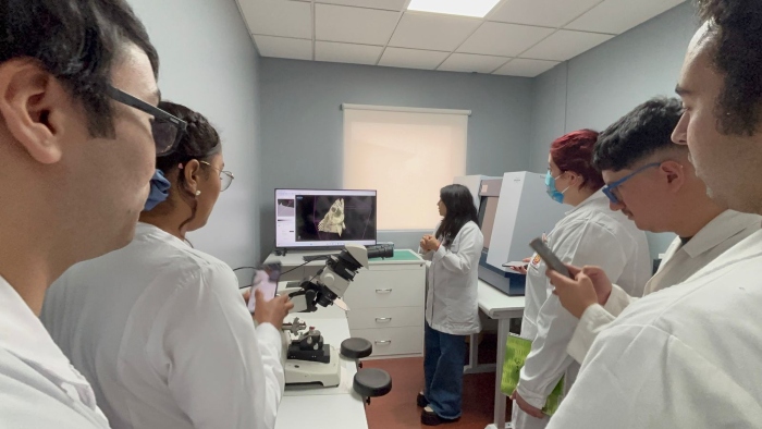 Estudiantes de Tecnología Médica UST vivencian experiencia formativa en centro de investigación científica de alto nivel
