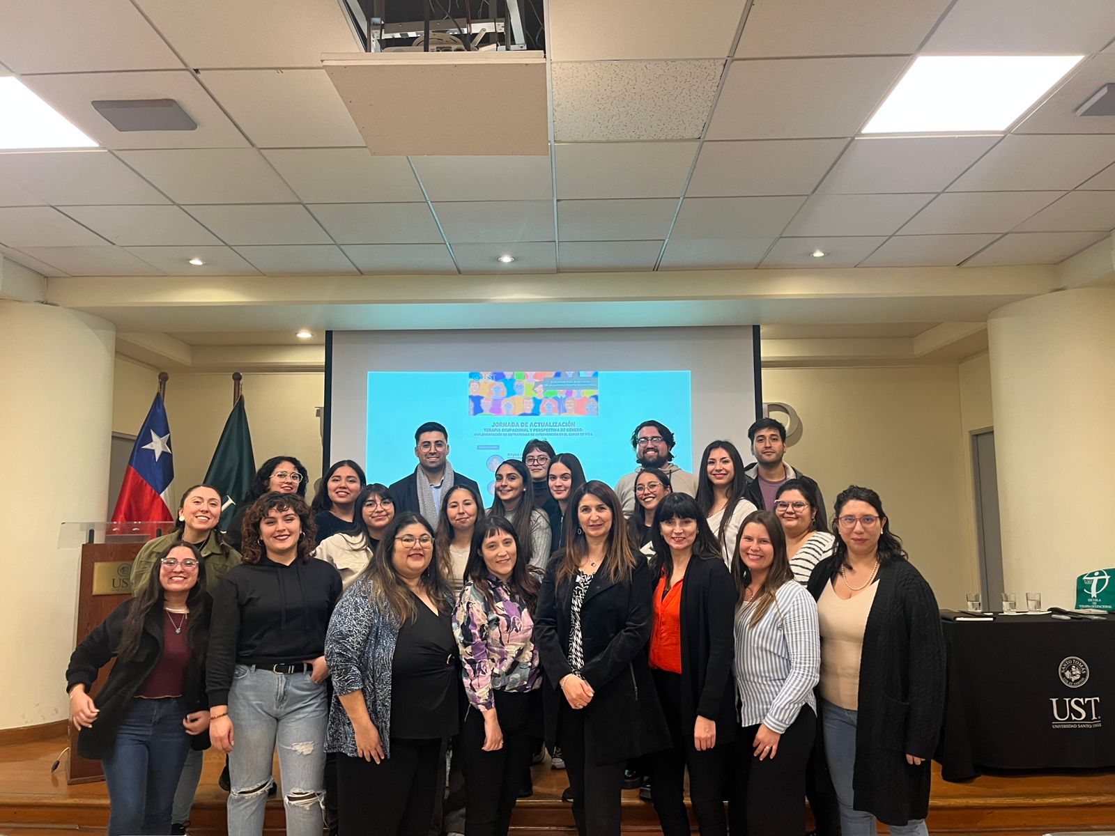 Egresados de Terapia Ocupacional sede Santiago asisten a jornada de actualización de terapia ocupacional y perspectiva de género