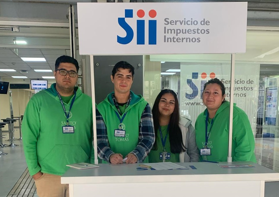 Estudiantes UST participaron en la Operación Renta AT 2025 en colaboración con el SII