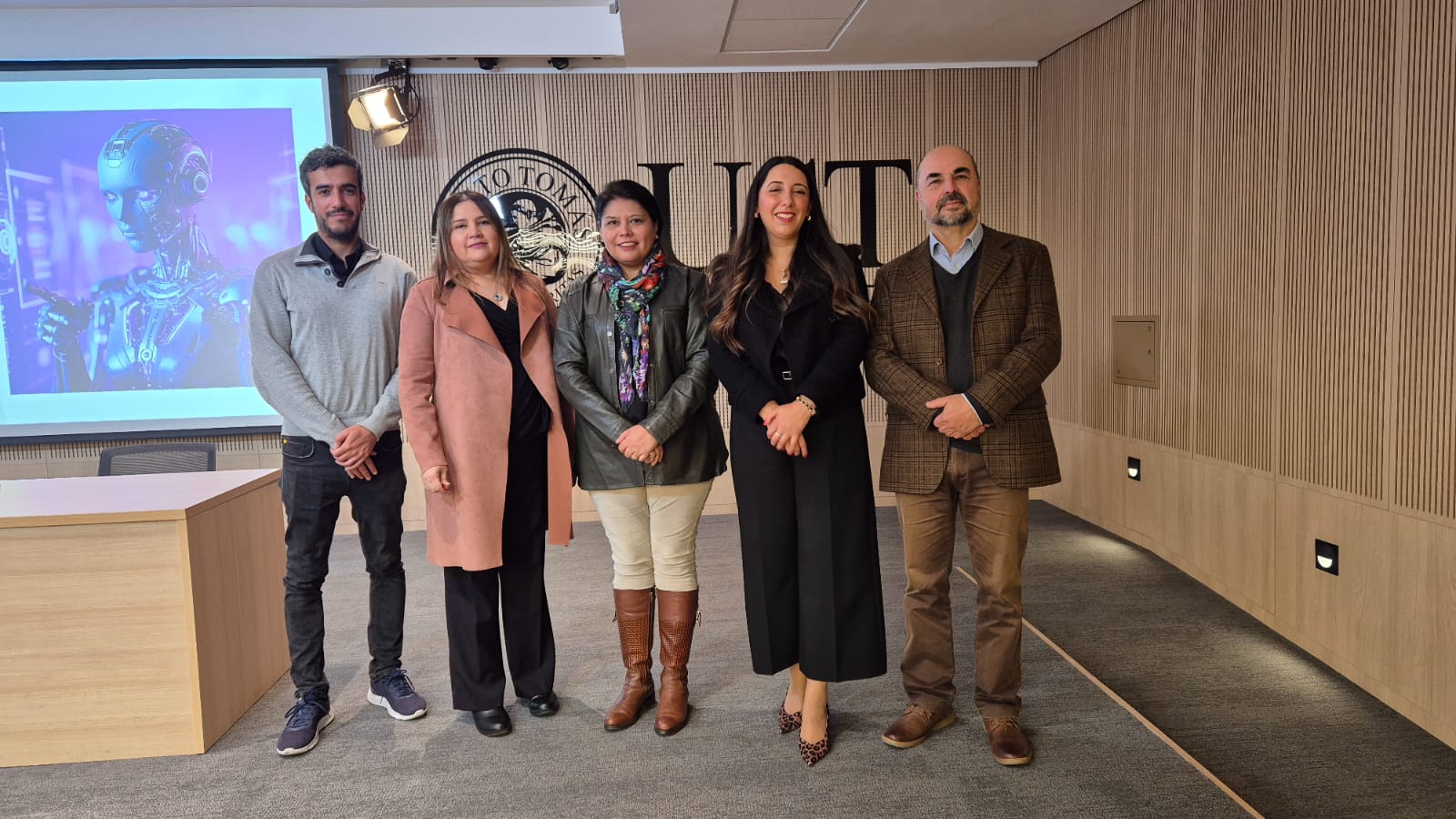 Seminario reunió a más de 140 asistentes para reflexionar sobre la Inteligencia Artificial en la Educación Superior