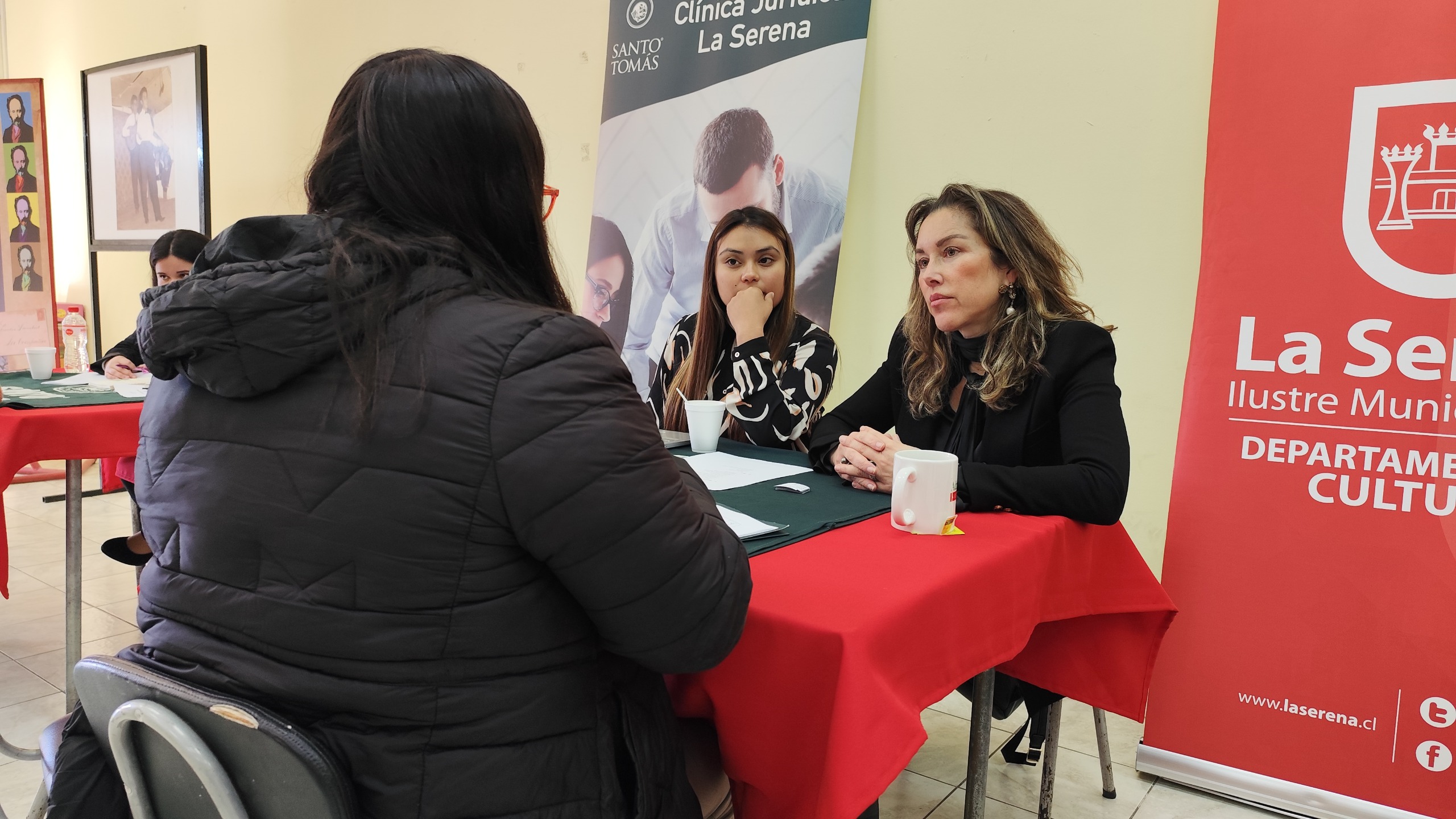 Vecinos de El Olivar fueron parte de asesorías jurídicas gratuitas desarrolladas por la carrera de Derecho de Santo Tomás