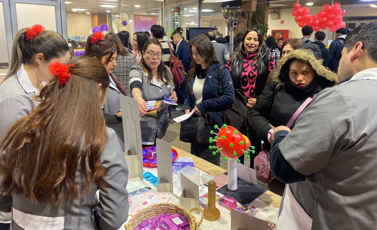 Estudiantes de Servicio Social promueven salud y prevención en feria comunitaria en Santo Tomás Talca