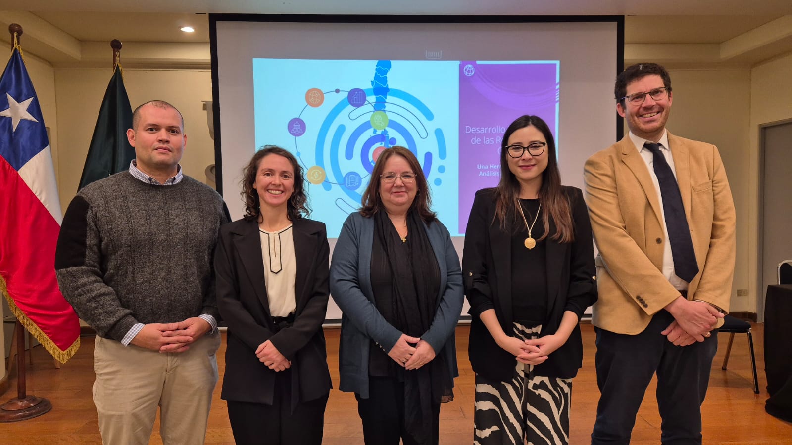 Economista del Banco Mundial Presenta Herramienta Clave para el Análisis del Desarrollo Productivo Regional en la UST