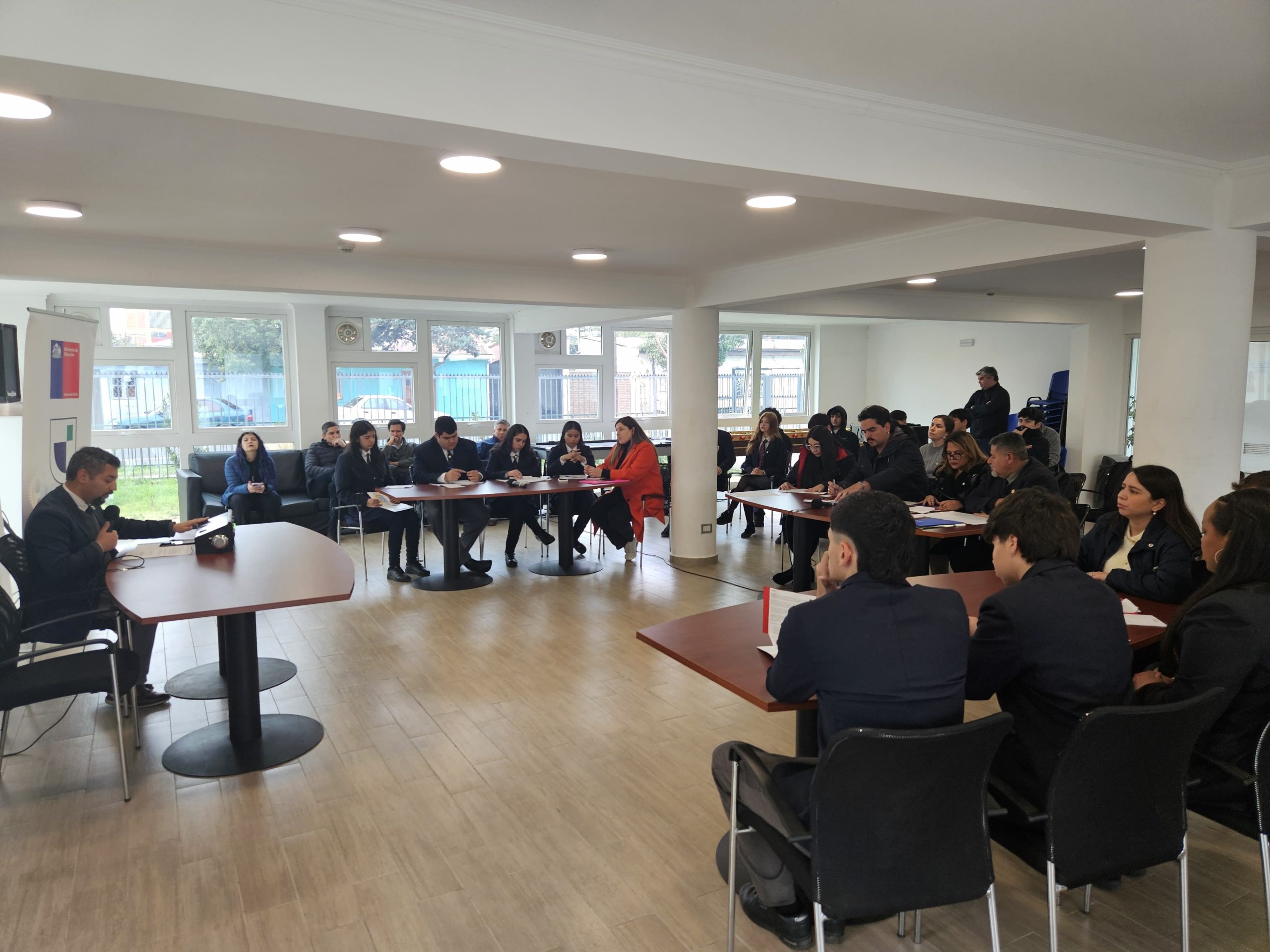 Santo Tomás Rancagua apoya la formación ciudadana en torneo de debates con liceos técnico-profesionales
