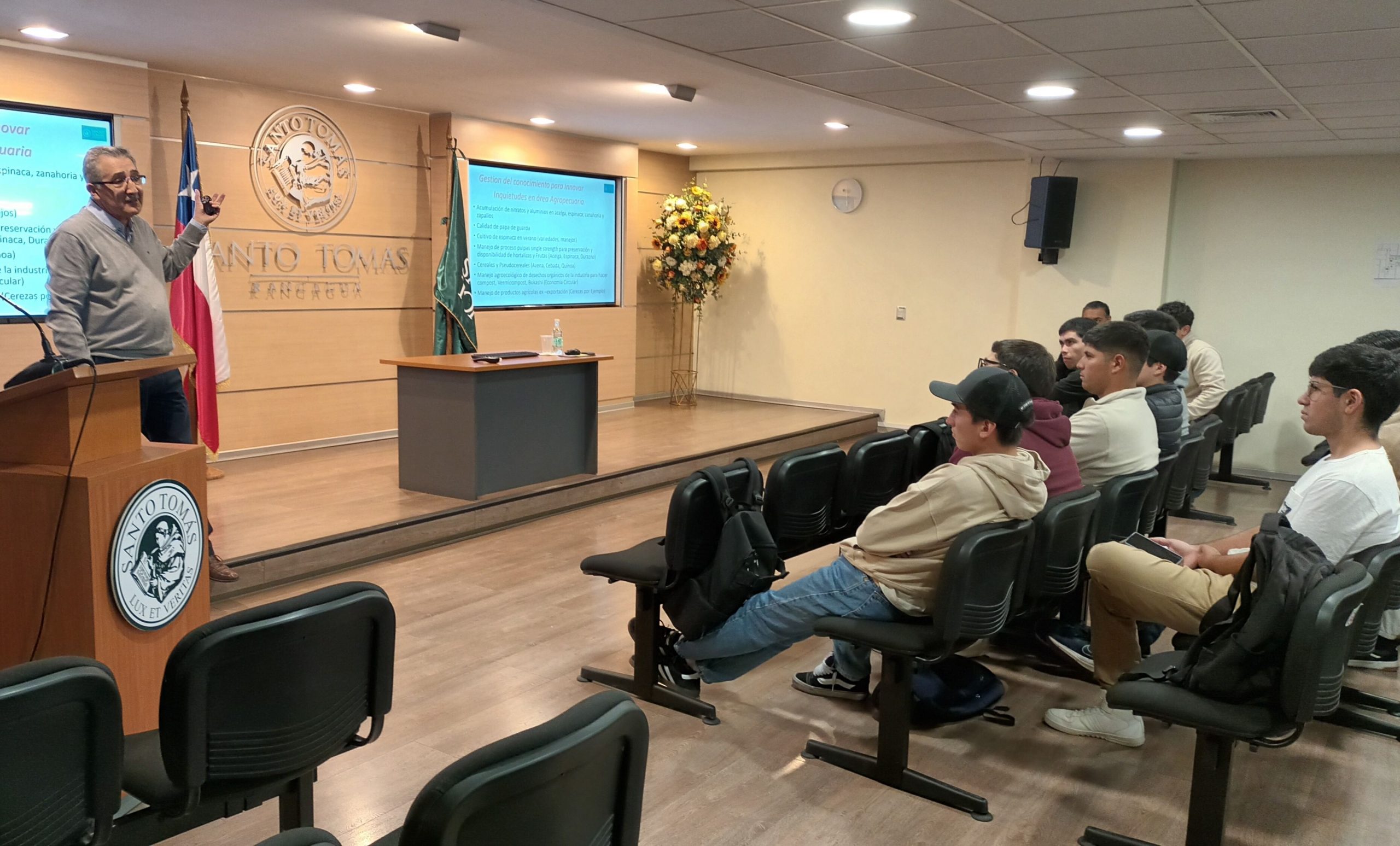 Estudiantes de Ingeniería Agrícola participaron en seminario sobre innovación alimentaria