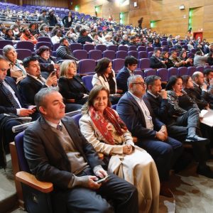 Convenio IP-CFT Los Lagos y Santo Tomás titula a más de 100 estudiantes en el Teatro Regional del Maule