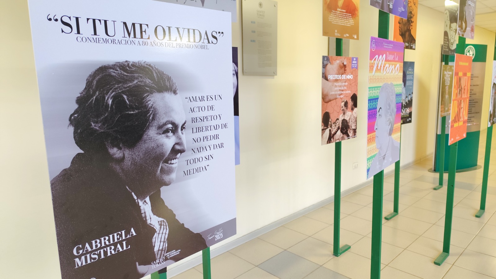 Carrera de Diseño realiza exposición de trabajos enmarcados en el Tema Sello y la Figura de Gabriela Mistral