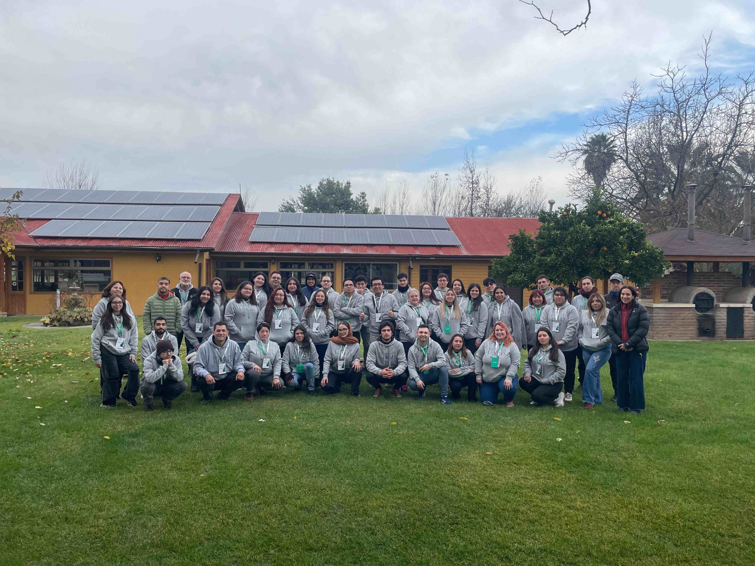 Escuela de líderes 2025: Estudiantes del IP-CFT Santo Tomás RM se reúnen en Paine para vivir una experiencia transformadora