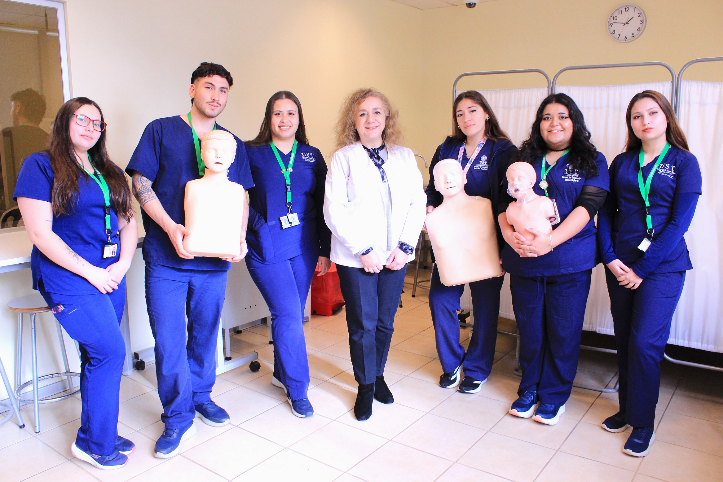 Centro de Simulación Clínica de UST Concepción desarrolló capacitación de RCP a escolares