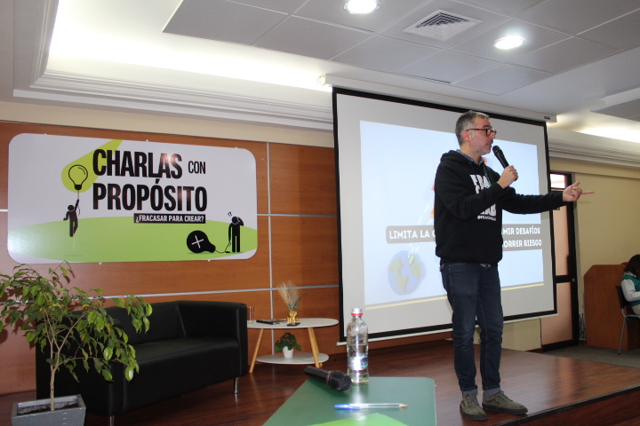 Santo Tomás convocó a más de 250 estudiantes en primera jornada “Charlas con Propósito”