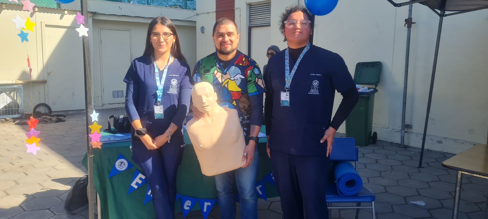 Carrera de Enfermería se suma a Feria de Salud que contó con cientos de asistentes enmarcado en el Día Mundial Sin Tabaco