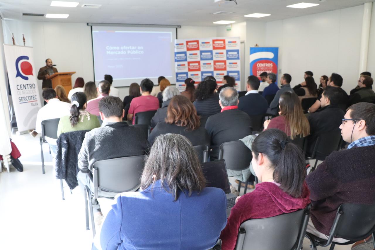 Emprendedores y empresas participaron en seminario sobre oportunidades en el Mercado Público en Santo Tomás Talca