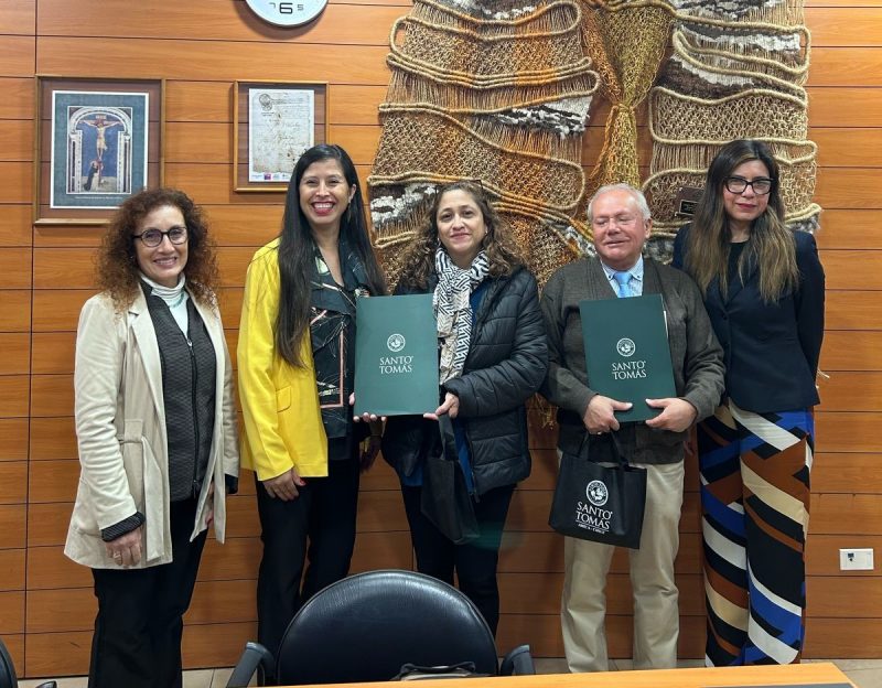 UST firma convenio de colaboración con Escuela Especial Kantaturu