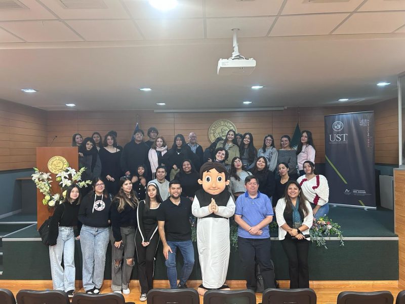 Directora Nacional de Formación e Identidad participa en conversatorio con estudiantes de Sede Arica