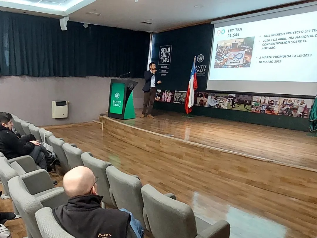 Colaboradores de Santo Tomás Concepción asistieron a charla sobre Ley TEA