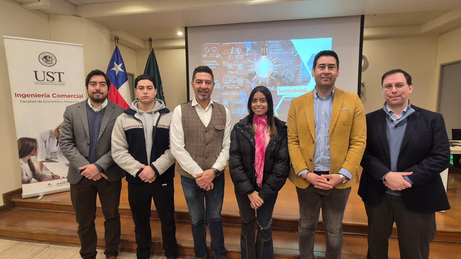 La Charla "Tendencias Comerciales y Marketing en la Banca" entrega claves estratégicas a estudiantes de Ingeniería Comercial