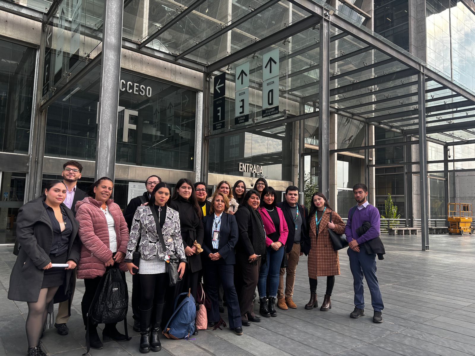 Estudiantes de Técnico Jurídico del IP-CFT Santo Tomás Santiago Centro fortalecen su formación con visitas al 1° Juzgado de Letras del Trabajo y al Tercer Juzgado de Garantía de Santiago