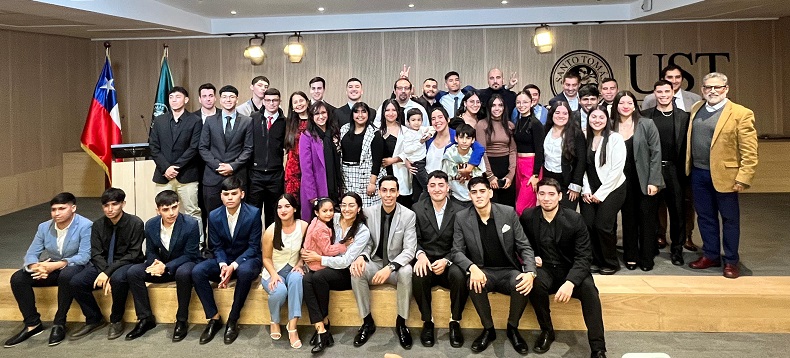 Estudiantes de Pedagogía en Educación Física UST vivieron emotiva Ceremonia de Investidura