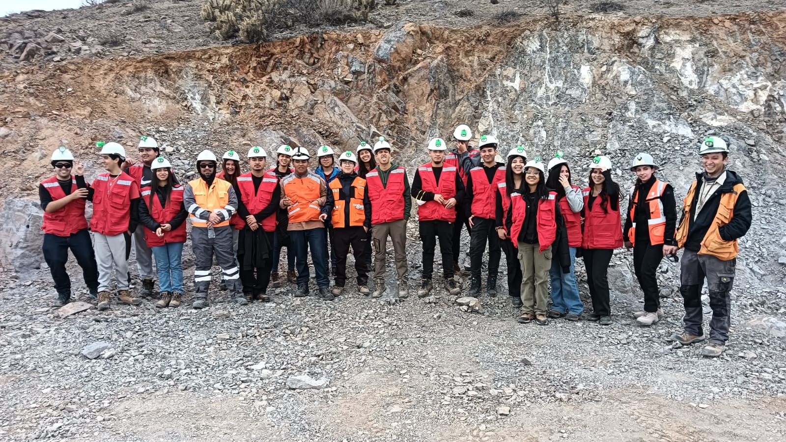 Tomasinos de Ingeniería en Mina de UST La Serena se trasladan de región para vivir la primera actividad en terreno de la carrera