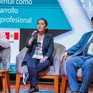 Enfermera y docente ovallina participa en Congreso Internacional de Salud en Perú