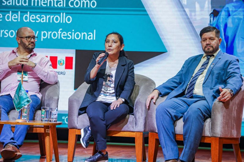 Enfermera y docente ovallina participa en Congreso Internacional de Salud en Perú con ponencia sobre salud mental laboral