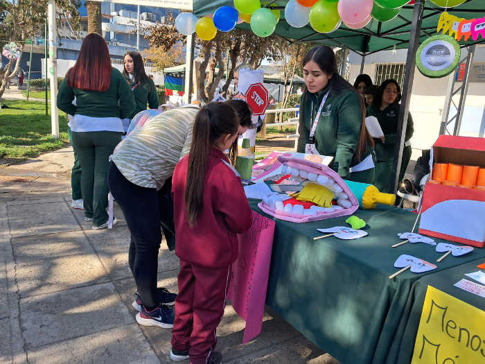 Estudiantes promovieron una vida libre de humo en Hospital Sótero del Río