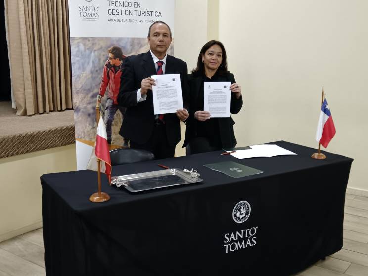Santo Tomás Copiapó y CONAF firman convenio de colaboración