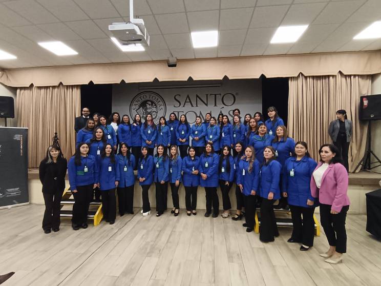 35 estudiantes de la carrera de Técnico en Educación Parvularia, 1° y 2° básico de Santo Tomás Copiapó fueron investidos