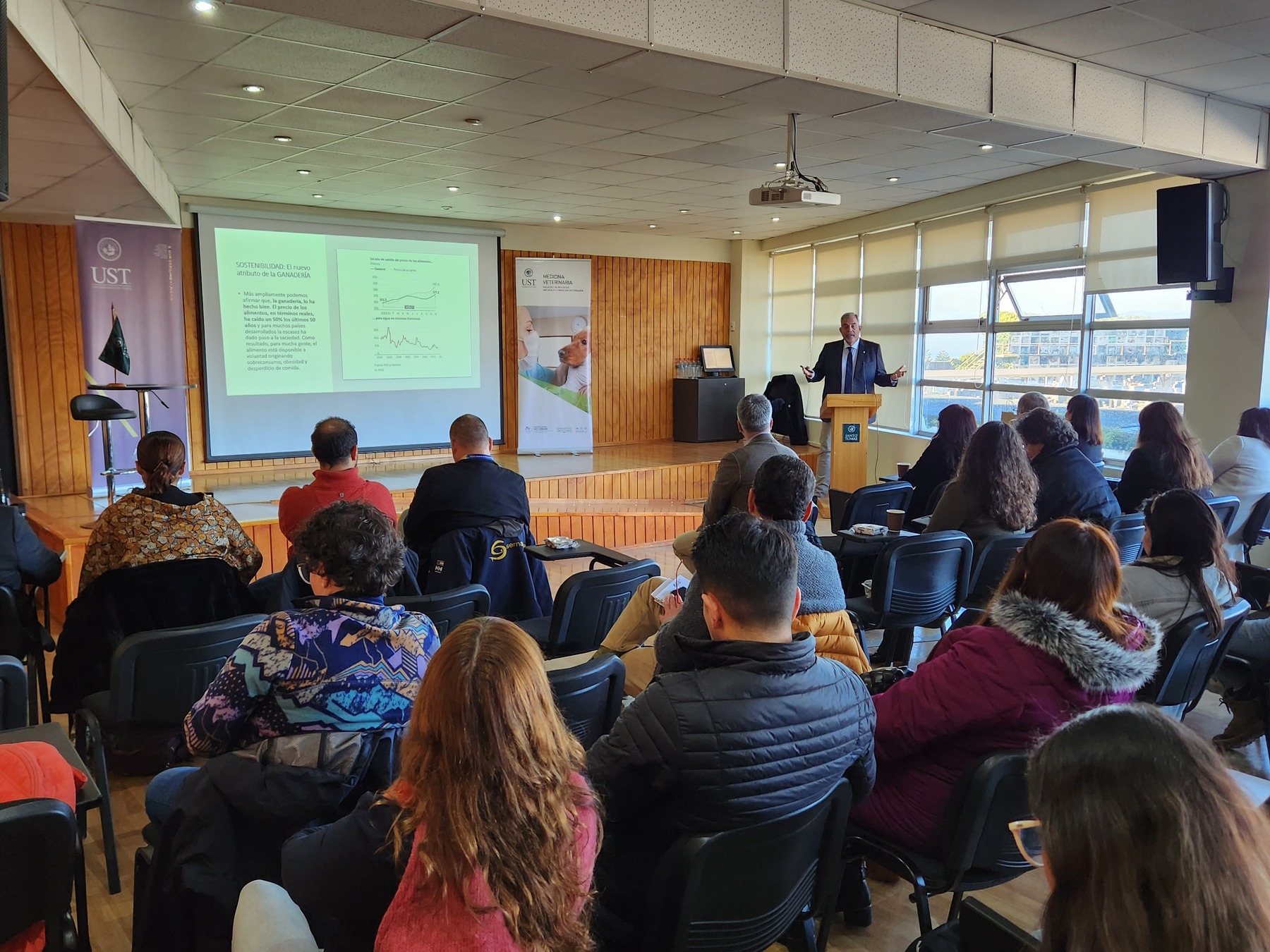 Santo Tomás Puerto Montt debate sobre Gobernanza Sanitaria en Acuicultura bajo enfoque Una Salud