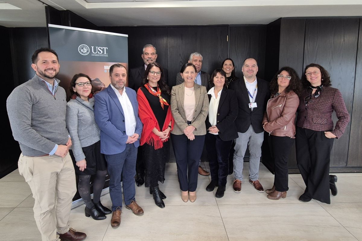 Santo Tomás presenta su Magíster en Una Salud en desayuno con autoridades