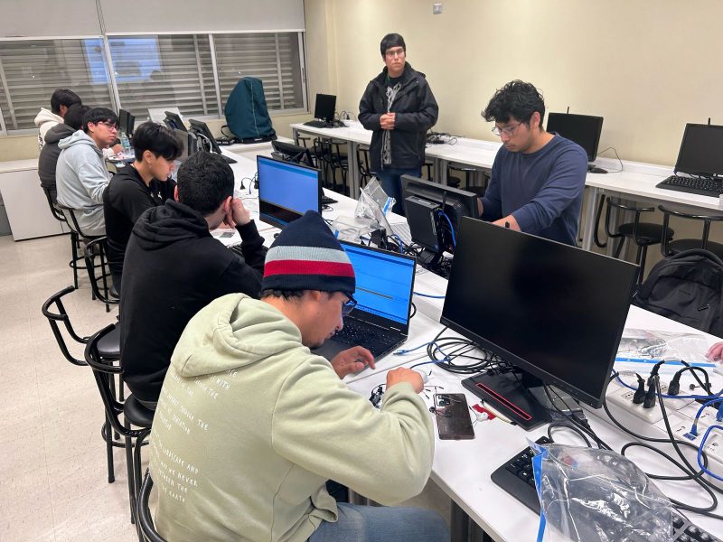 Estudiantes de Ingeniería en Informática de Sede Arica se introducen al mundo del IoT con tecnología Arduino y Raspberry Pi