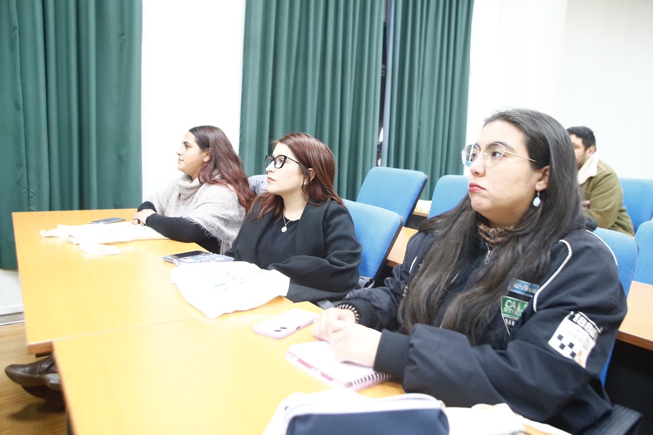 IP Santo Tomás Talca reforzó competencias profesionales de egresados de Servicio Social y Técnico en Trabajo Social