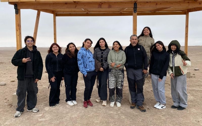 Estudiantes del programa Vigilantes Ambientales de UST Sede Arica inspeccionan zonas de nidificación de golondrina de mar negra en Pampa de Chaca