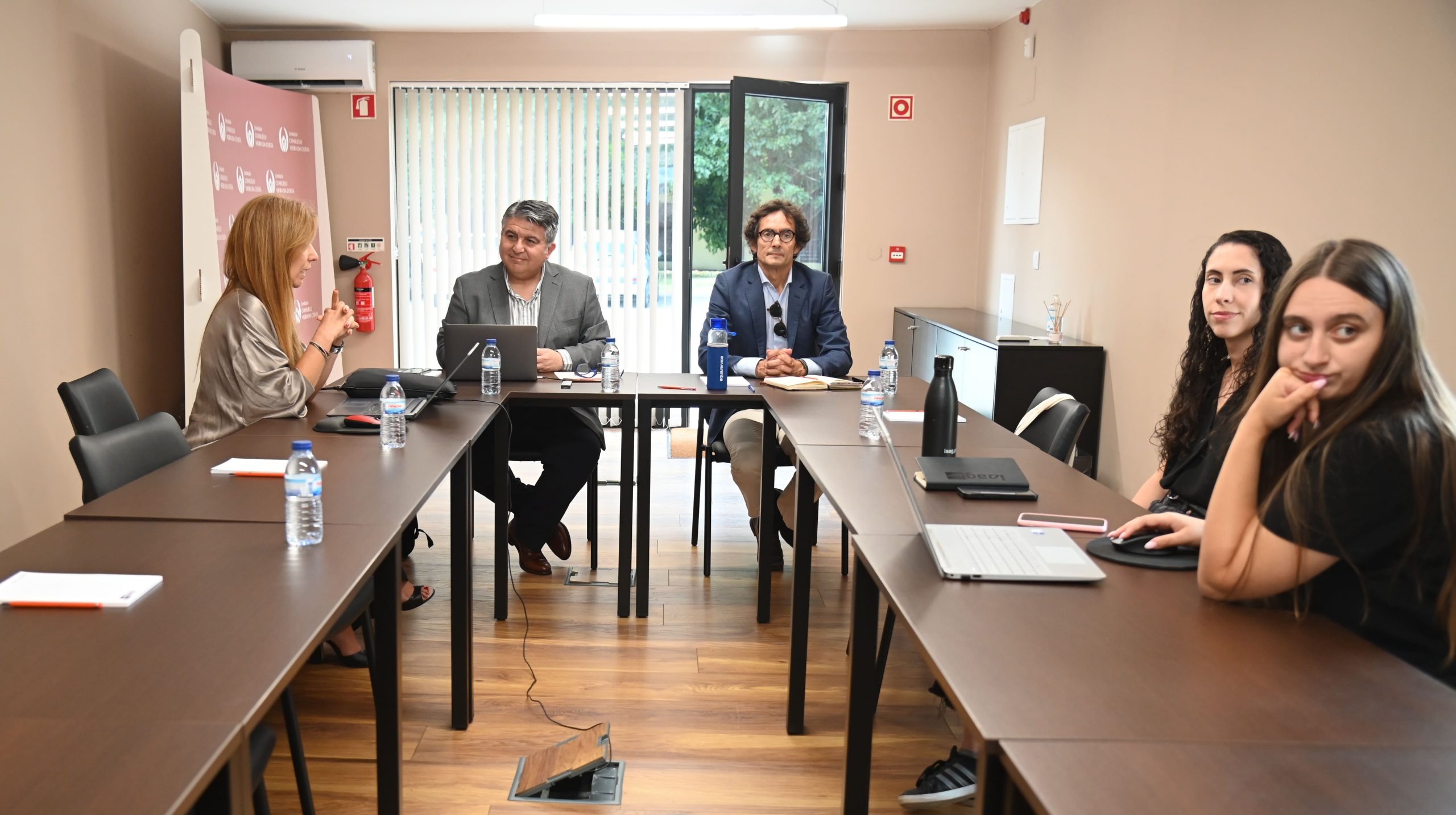 Director de CIMON fortalece lazos de investigación con CICET en Oporto, Portugal