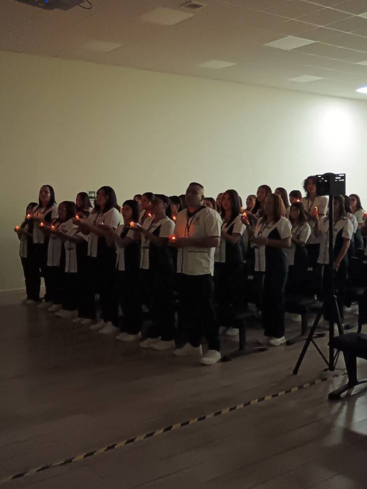 35 estudiantes de Técnico en Enfermería de Nivel Superior (TENS) mención Terapias Complementarias de Santo Tomás Copiapó reciben investidura